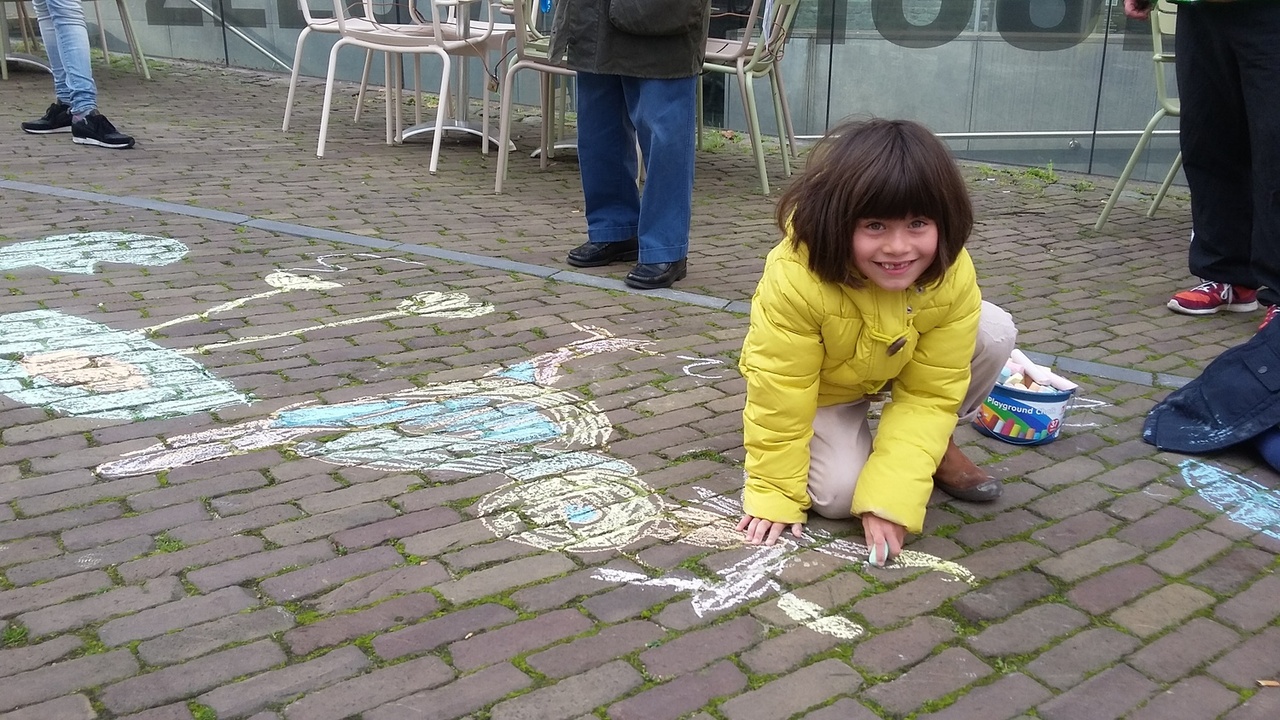 Stoepkrijtwedstrijd i.s.m. Jeugdcultuurfonds, in het kader van Museumkidsweek