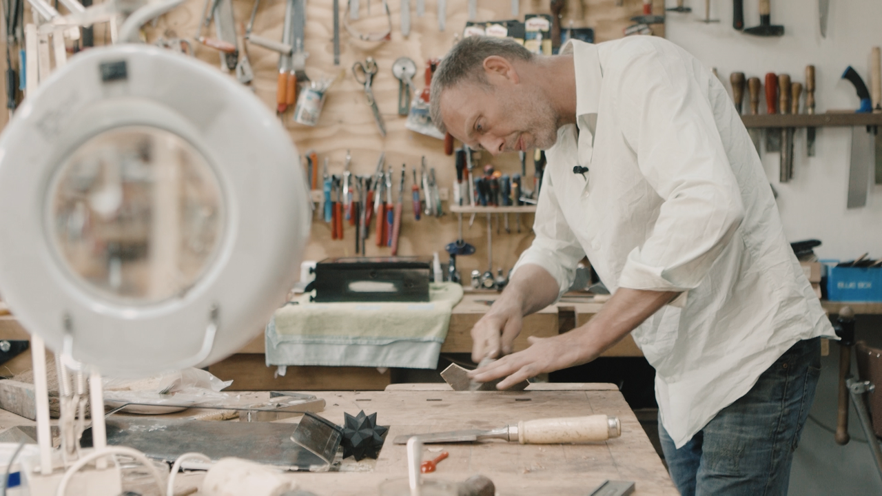 In het atelier van meubelrestaurator Stefan Schelling