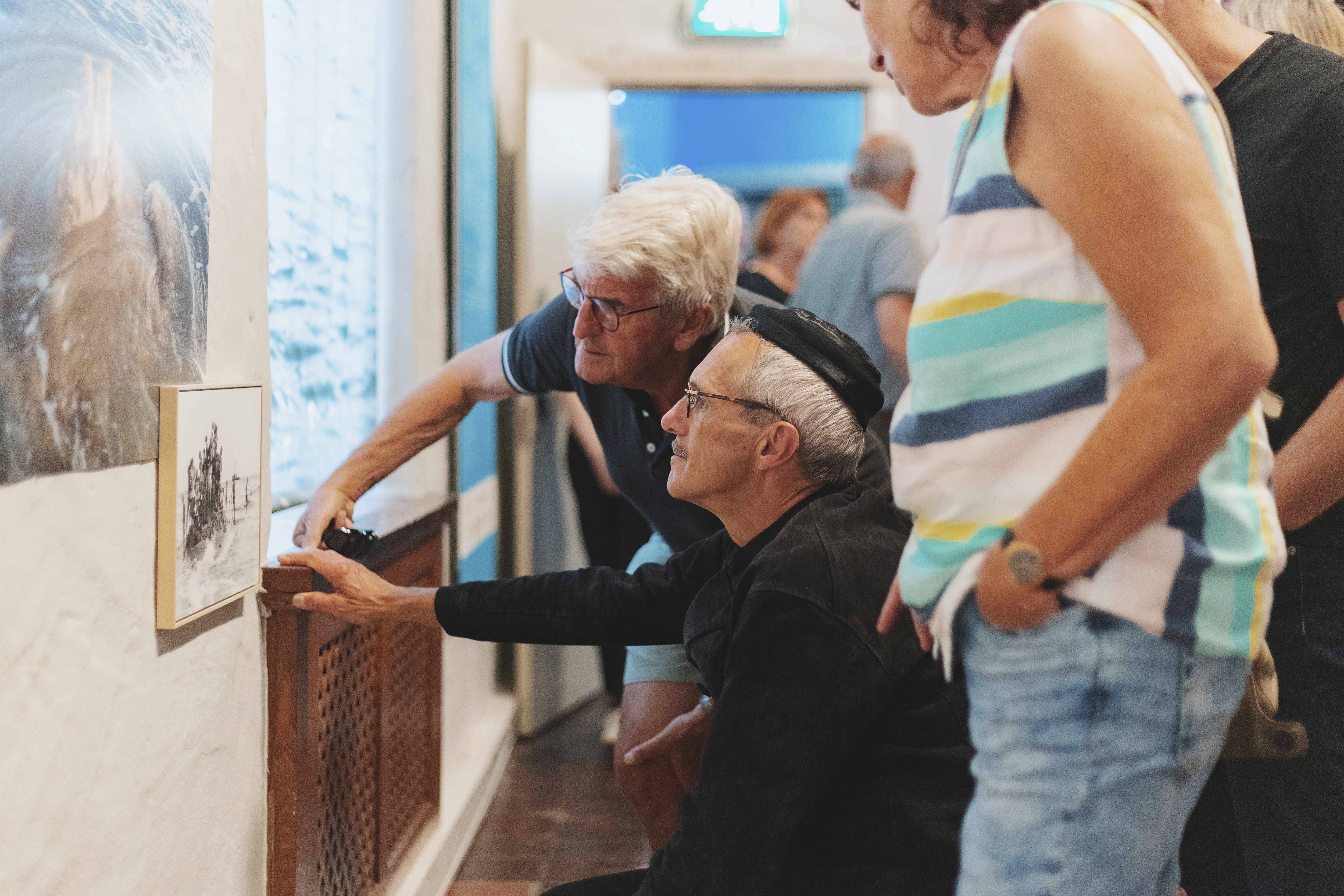 Bezoekers op zaal in Ons dorp en de zee.