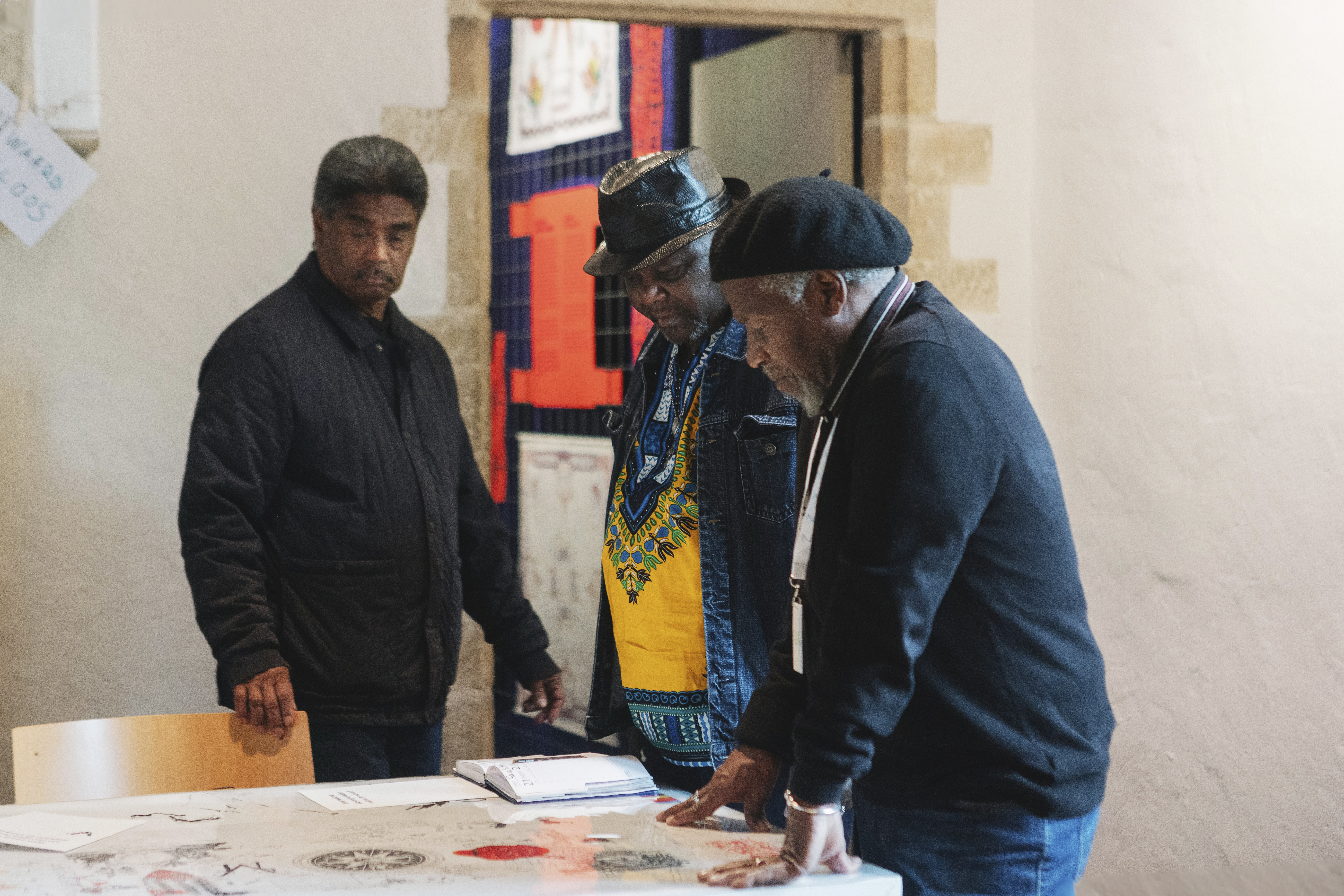 Bezoekers DvONS atelier - foto Viorella Luciana