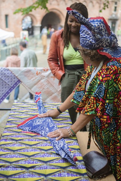 Angisa vouwen bij opening Heden van het slavernijverleden - foto Viorella Luciana
